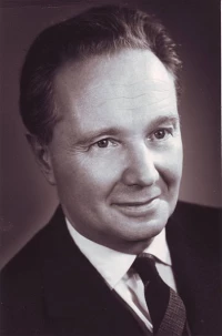 Robert Merle